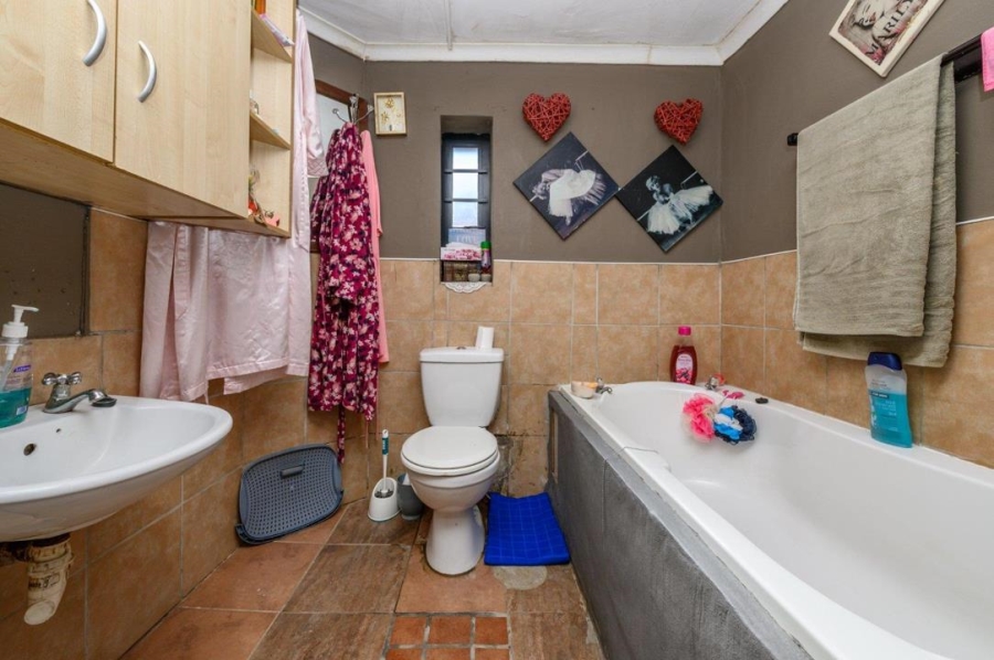 5 Bedroom Property for Sale in Van Riebeeck Hoogte Eastern Cape
